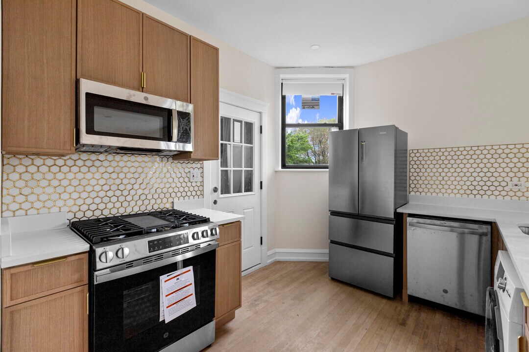 4636 N Hamilton Ave, Unit 38 in Chicago, IL - Foto de edificio