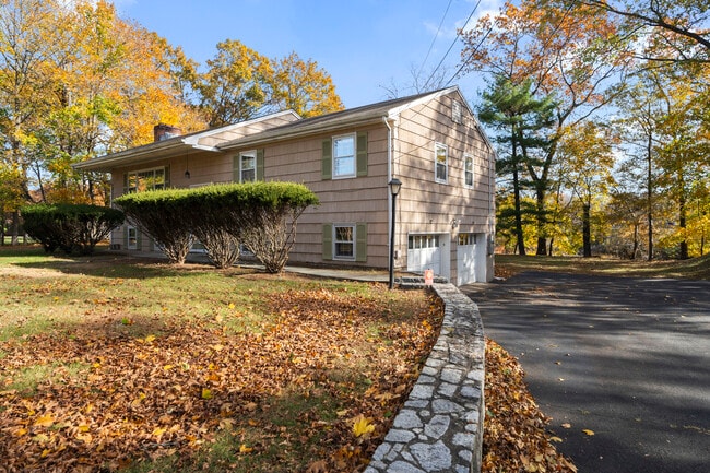 property at 3 Parsell Ln