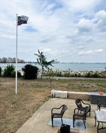 24 Billow Ave, Unit #2