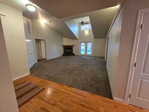 1547 W Harbeck Rd in Grants Pass, OR - Building Photo - Building Photo