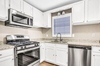 111 Brookside Ct photo'