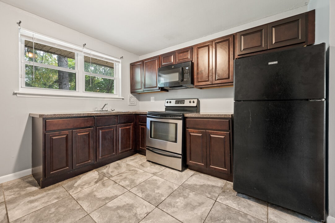 106 Central Ave in East Hartford, CT - Building Photo