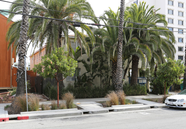 126 Bicknell Ave in Santa Monica, CA - Building Photo - Building Photo
