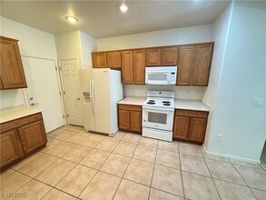 2427 Andromeda Ave in Henderson, NV - Building Photo - Building Photo
