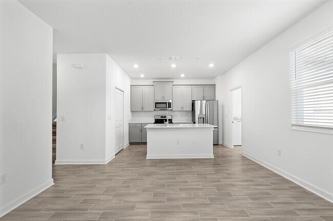 3039 Ella Wy in St. Cloud, FL - Foto de edificio - Building Photo