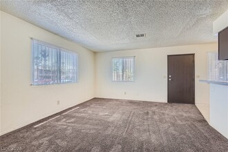 1537 Cobb Ln, Unit 1 in Las Vegas, NV - Building Photo - Building Photo