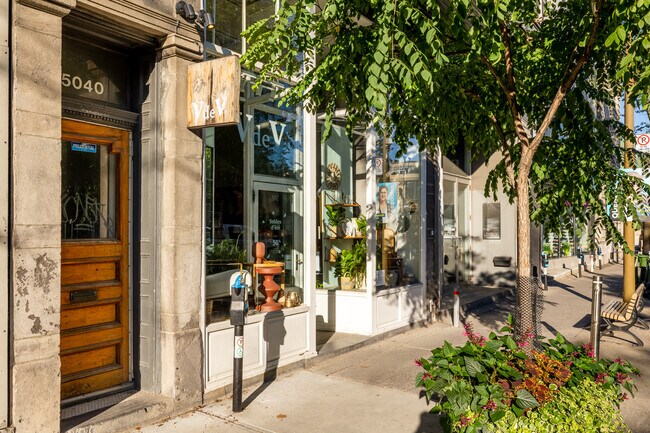 5042 Saint-Laurent Boul in Montréal, QC - Building Photo - Building Photo
