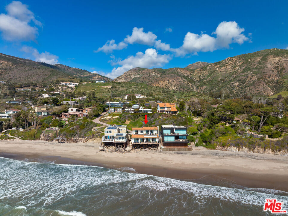 31952 1/2 Pacific Coast Hwy in Malibu, CA - Building Photo