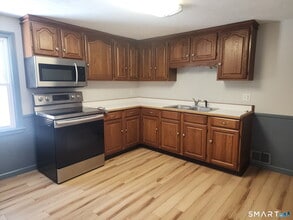 81 Middlefield St in Middletown, CT - Building Photo - Building Photo