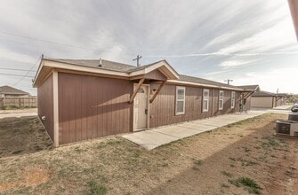 2115 E Broadway in Lubbock, TX - Building Photo - Building Photo