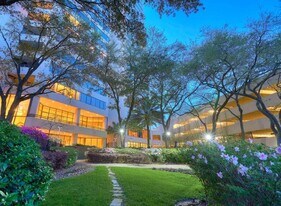 101 Westcott St in Houston, TX - Building Photo