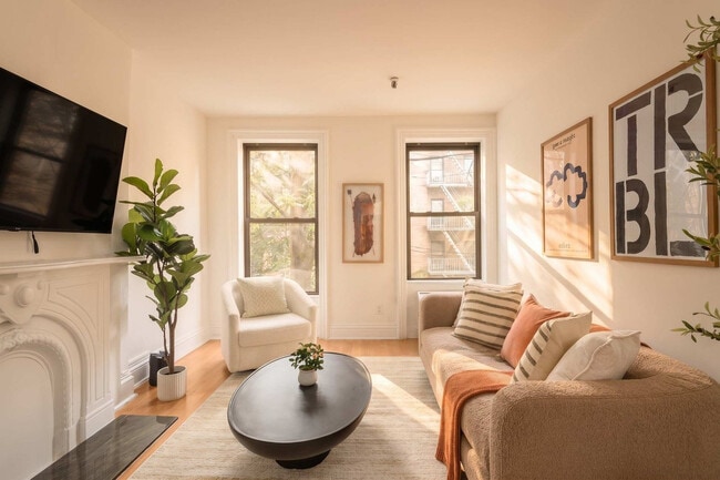 336 W 46th St