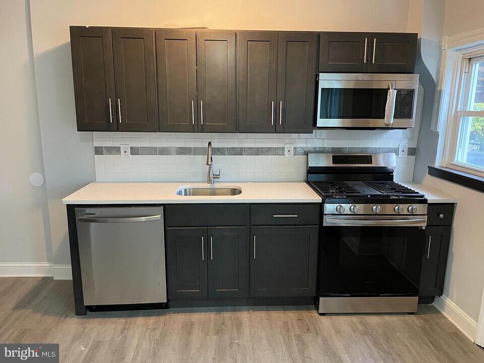 532 E Mayland St in Philadelphia, PA - Foto de edificio