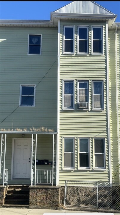 119 Robeson St in Fall River, MA - Building Photo