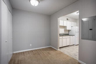 West Gate Terrace in Knoxville, TN - Building Photo - Interior Photo