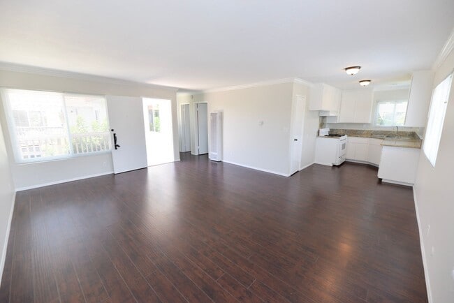 248 Avenida Del Poniente in San Clemente, CA - Building Photo - Building Photo