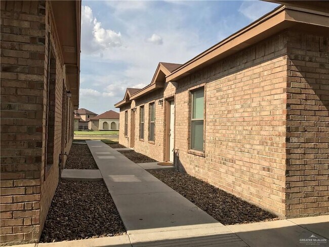 3000 E Diamondhead Ave, Unit A in Mission, TX - Building Photo - Building Photo