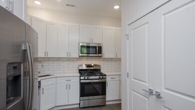 1008 W 18th St in Chicago, IL - Building Photo - Building Photo