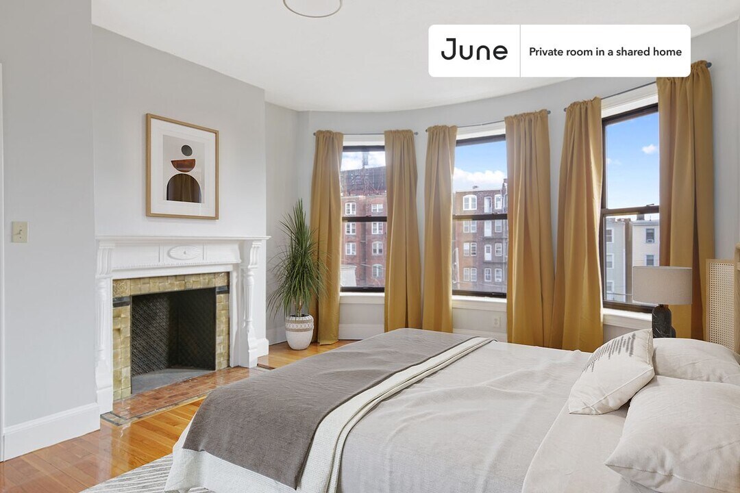 Private bedroom in 4 bed/2 bath Home in Boston, MA - Building Photo