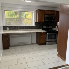 11 Bedford Ave in Norwalk, CT - Building Photo - Building Photo