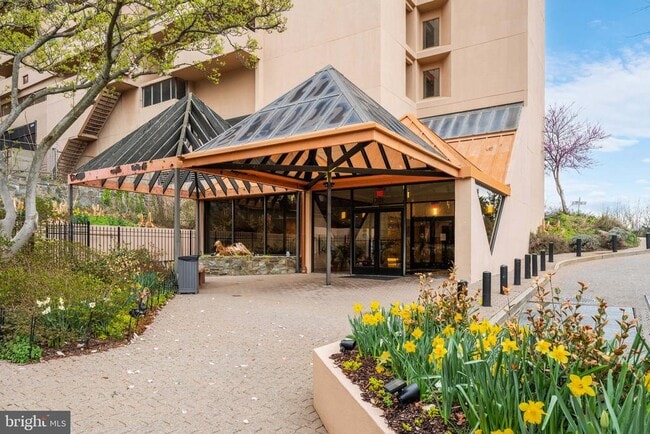 1301 N Courthouse Rd in Arlington, VA - Building Photo - Building Photo
