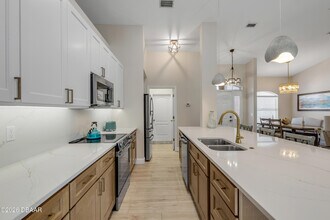 646 S Pine St in New Smyrna Beach, FL - Building Photo - Building Photo