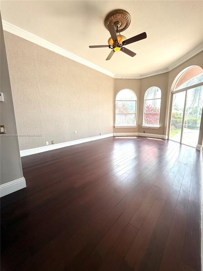 2547 Montclaire Cir in Weston, FL - Building Photo - Building Photo