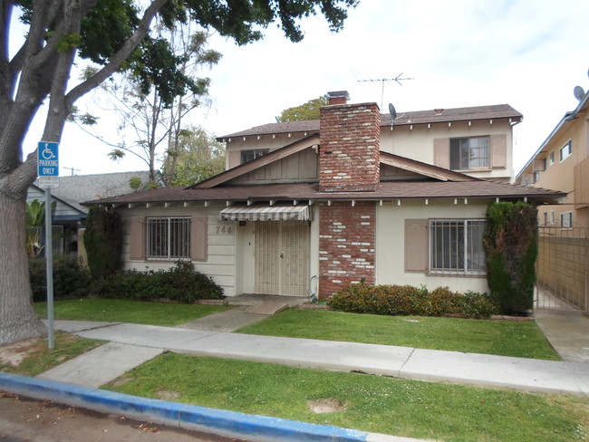 744 Loma Ave, Long Beach