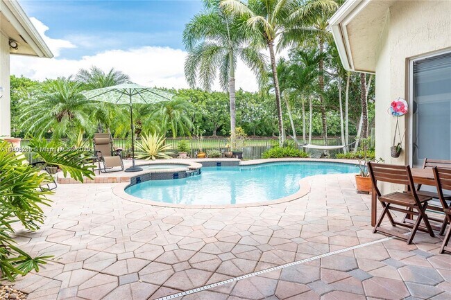 3815 Oak Ridge Cir in Weston, FL - Building Photo - Building Photo