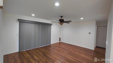 2205 Bayhead Dr in Sayreville, NJ - Building Photo - Building Photo