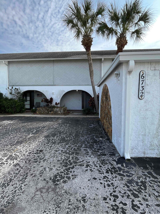 6732 Beach Blvd in Hudson, FL - Building Photo