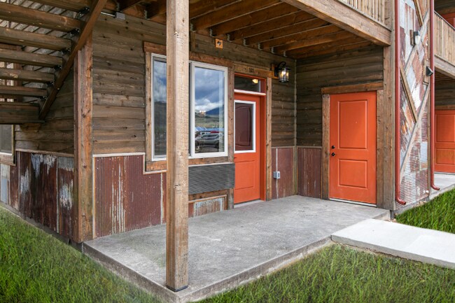 6244 Three Needles Ln-Unit -102 in Lolo, MT - Building Photo - Building Photo