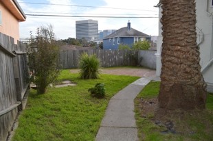 120 Gardiner Ave in South San Francisco, CA - Foto de edificio - Building Photo