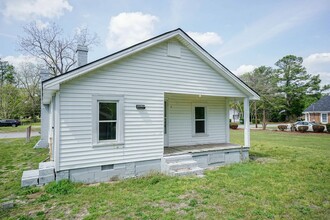 206 Nolly St in Clinton, NC - Building Photo - Building Photo