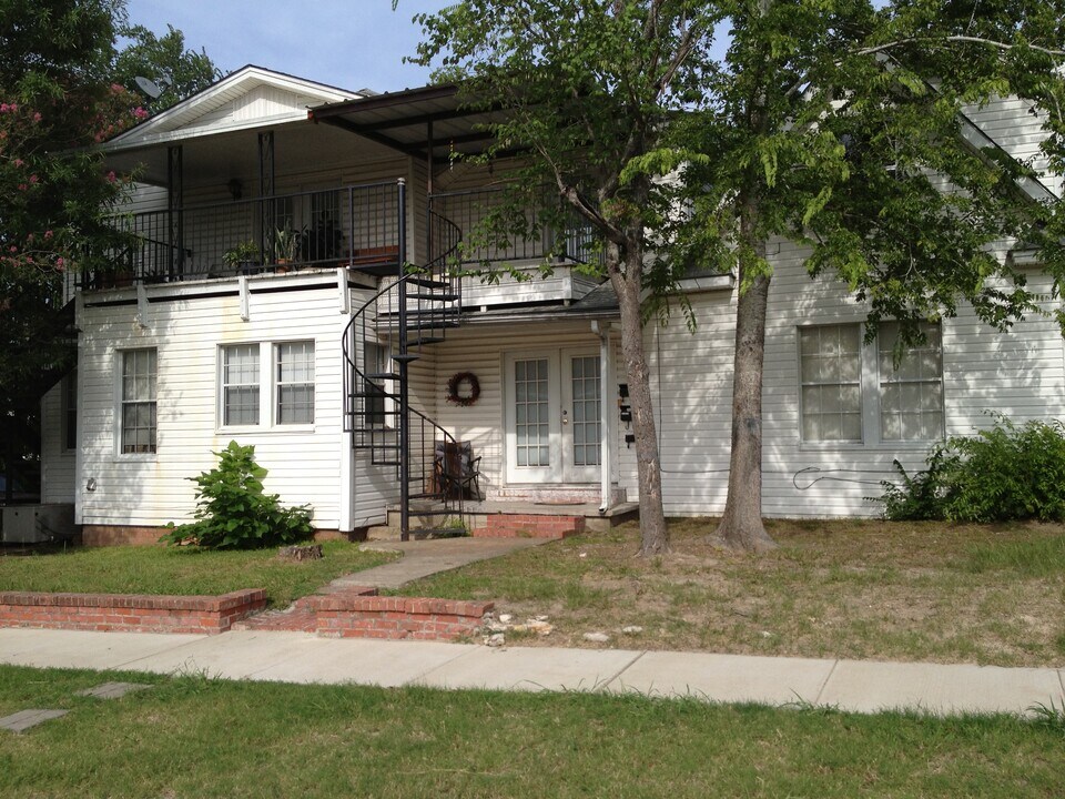 702 N 2nd St in Lufkin, TX - Foto de edificio