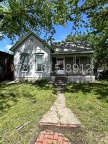 627 N King St in Ottawa, KS - Building Photo