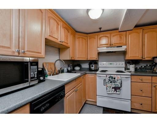 140 Commonwealth Ave in Boston, MA - Building Photo