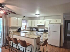 1332 E Bailey Rd in Naperville, IL - Building Photo - Building Photo
