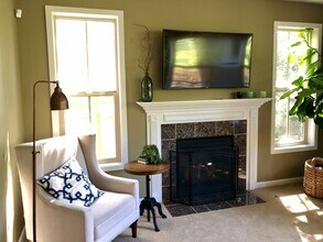 4542 Island Ave NE in Bainbridge Island, WA - Building Photo - Building Photo