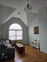 402 Pleasantview Ct, Unit 1 in Copiague, NY - Building Photo