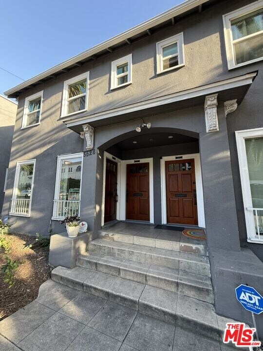 5530 Franklin Ave in Los Angeles, CA - Building Photo