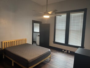 126 Montgomery St in Troy, AL - Foto de edificio - Building Photo