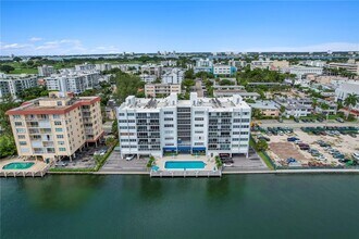 9381 E Bay Harbor Dr in Bay Harbor Islands, FL - Building Photo - Building Photo