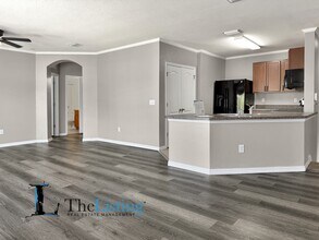 803 Ashentree Dr in Plant City, FL - Building Photo - Building Photo