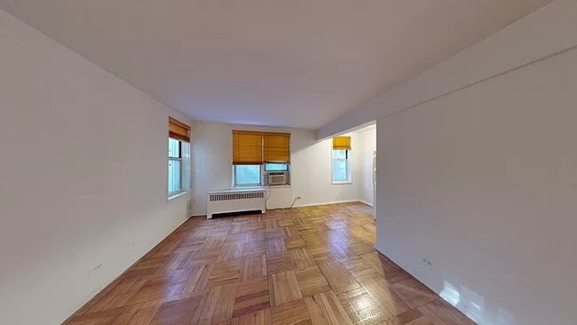 340 E 58th St in New York, NY - Building Photo - Building Photo