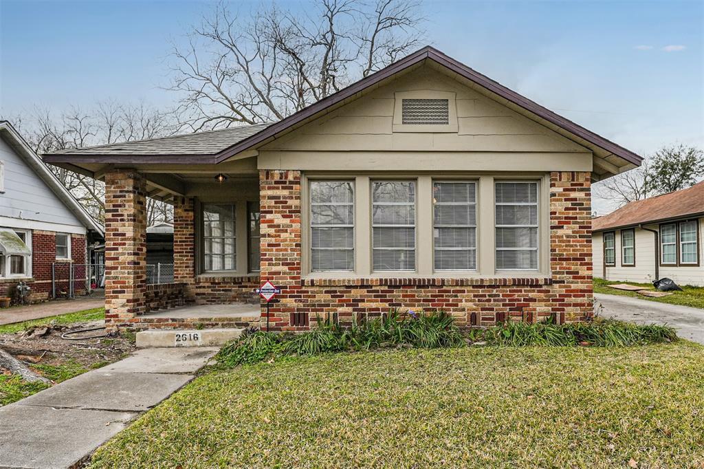 2616 Oakcliff St Photo
