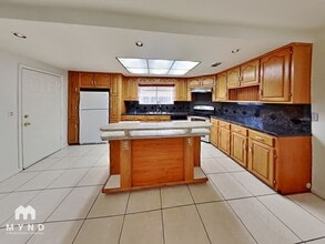 8055 Wagon Trail Way in Sacramento, CA - Building Photo - Building Photo