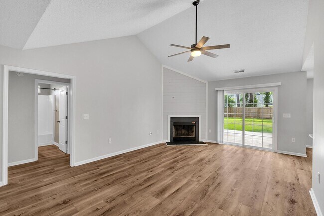 128 Lawndale Ln in Sneads Ferry, NC - Building Photo - Building Photo