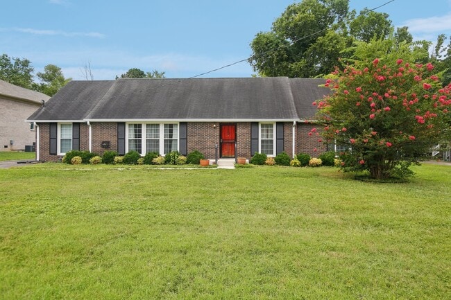 8024 Regency Dr in Nashville, TN - Building Photo - Building Photo