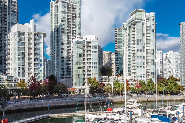 Marinaside Resort Residences in Vancouver, BC - Building Photo - Building Photo